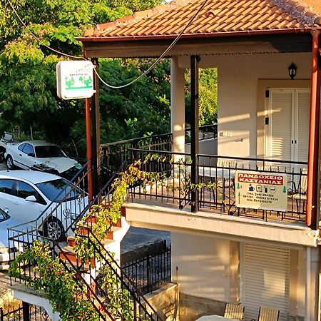 Πανδοχείο Λίμνης Πλαστήρα Hotell Kastanéa Eksteriør bilde